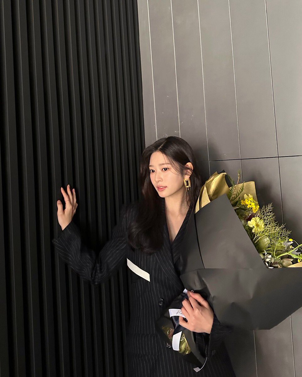 [230309] #광고 #현장숲찍 <a href="/minn/">minn</a>.__.ju
#민주 풀네임이 ꒰김민주엔젤꒱인 이유👼
후광에 눈 부시다 눈 부셔✨
-
#sooparazzi
#Kimminju at the #clarins event
.
.
.
.
#김민주 #클라랑스 #매니지먼트숲 #숲스타그램 #managementsoop #soopstagram

instagram.com/p/CpkGlKGJgIY/…