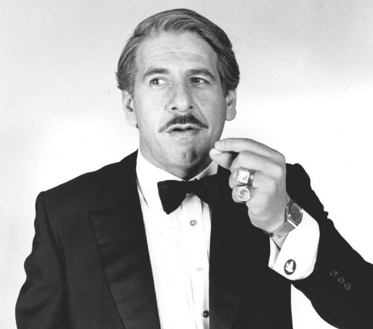 #Topol a wonderful, warm screen presence in Fiddler On The Roof, Flash Gordon and of course For Your Eyes Only, in which he played one of Bond’s very best allies, the dazzlingly charismatic pistachio addict Columbo. Good luck 🕊️ RIP