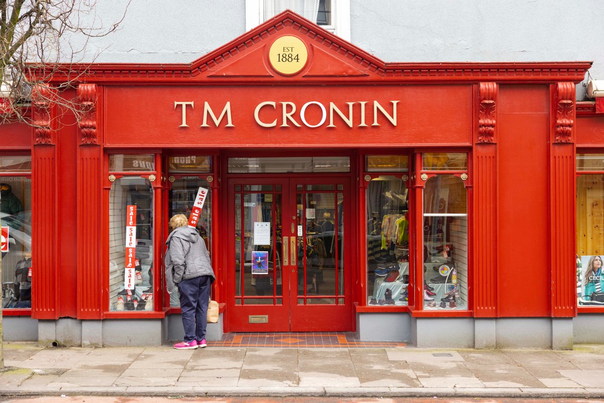 Spend a day in Macroom! Why not stop by Pickled before having a picnic in Macroom Castle park. Then pop up town and explore the latest outfits in TM Cronins or find that perfect present in Quinlan's Gift Shop. Finish off your visit by having dinner at Night's Restaurant.🧁🛍🍽