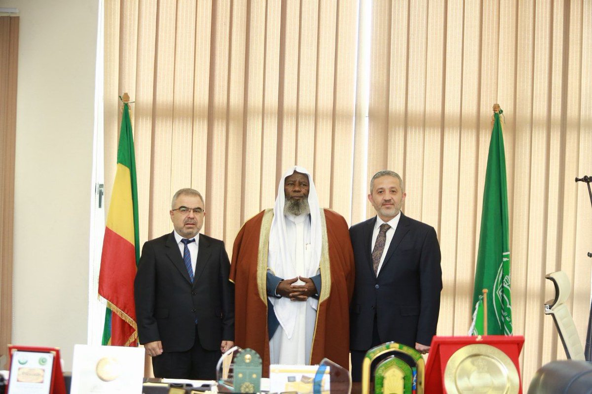 ሼይኽ ሐጂ ኢብራሒም  ቱፋ  አዲስ የተሾሙትን በኢትዮጵያ የቱርክ ኤምባሲ የሃይማኖት  አገልግሎት ካውንስለር የሆኑትን ሚስተር ያሳር ቸዋደር እና ምክትላቸው ሚስተር አብዱላ ጉንዱዙን በፅህፈት ቤታቸው ተቀብለው አነጋገሩ ።
facebook.com/14493168287205…