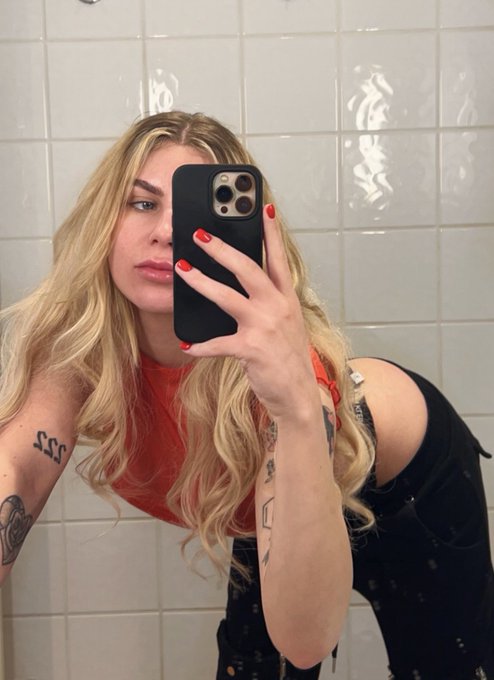 blessed in budapest https://t.co/JymaKJGYv2