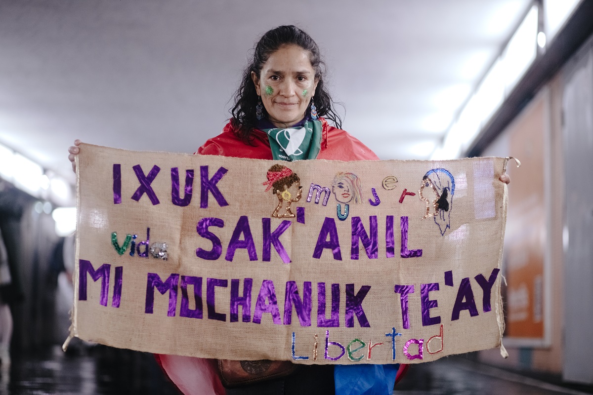 Violetta militante féministe mexicaine 

« L’extractivisme en Amérique latine est une nouvelle vague du colonialisme »

📸 <a href="/gonzale/">Cha Gonzalez</a>