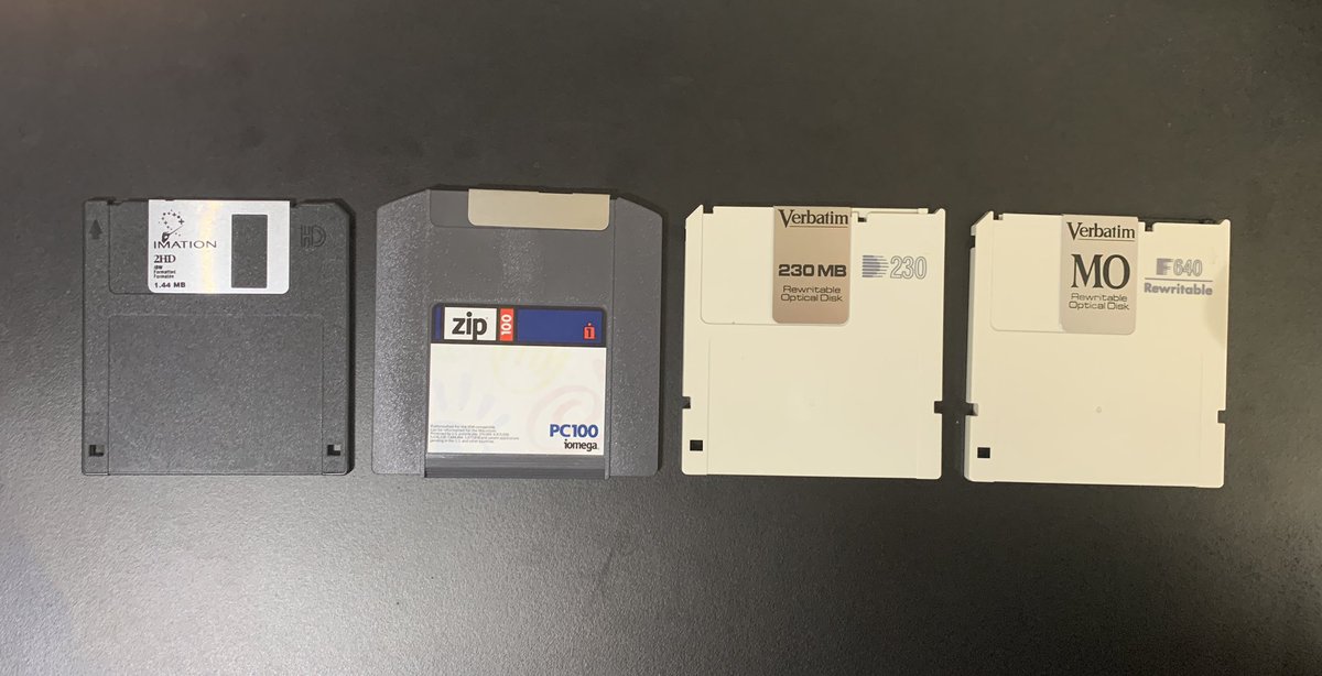 magnetohh's tweet image. Parecen iguales y de hecho todos son de 3,5” pero el primero es un #disquete de 1,44MB. En el segundo caben 69 disquetes, en el tercero 159 disquetes y en el cuarto 444 disquetes. ¿Como te quedas? #RetroComputing #retroinformatica #floppydisk #floppy #disquette #retro #pc