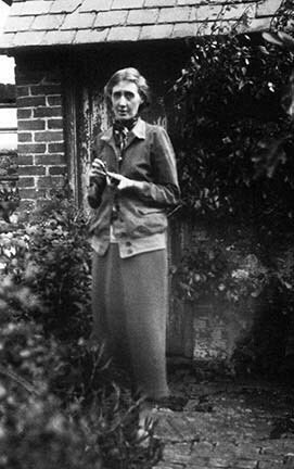 thegardenvsw's tweet photo. I wish I had a photograph of you. It is a torment not being able to visualise when one wants to. I can visualise you as a matter of fact surprisingly well���but always as you stood on your door-step that last evening when the lamps were lit, and the trees misty, and I drove away. https://t.co/FO7i8e0nFQ