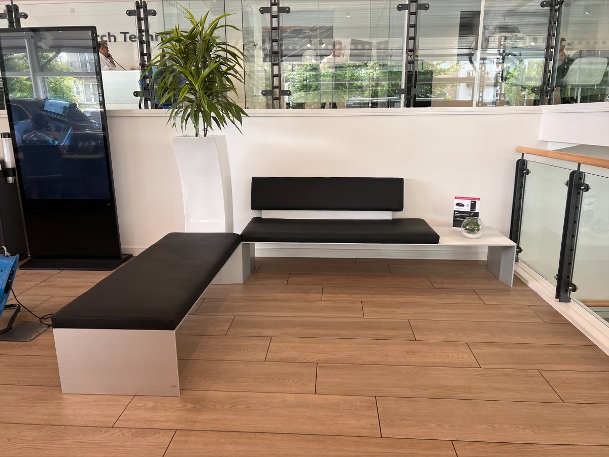 Chameleonfurn's tweet photo. π¬π§ Made in UK Day π¬π§
Before and afters of the seating in the showroom at Audi Southampton @HarwoodsGroup Seats reupholstered in @YarwoodLeather Style range in black.
#madeinukday #makeitbritish #ukmanufacturing https://t.co/ljqBDoF7hp