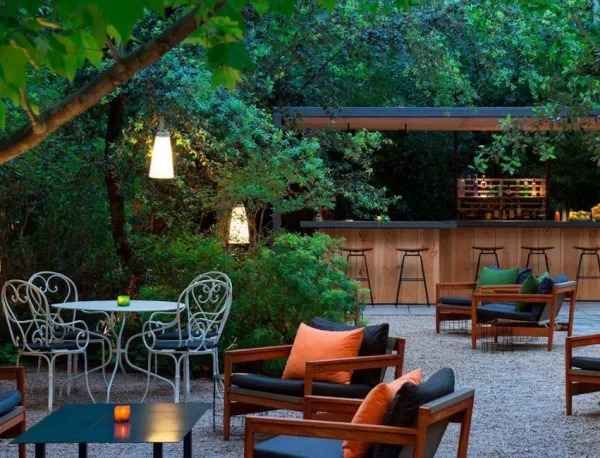 "Un lugar con encanto e intimidad. Eso es lo que describe a la perfección El jardín del Alma". <a href="/Salircom/">Salir.com</a> incluye a AlmaBarcelona en los diez mejores sitios para merendar en #Barcelona salir.com/sitios-para-me…