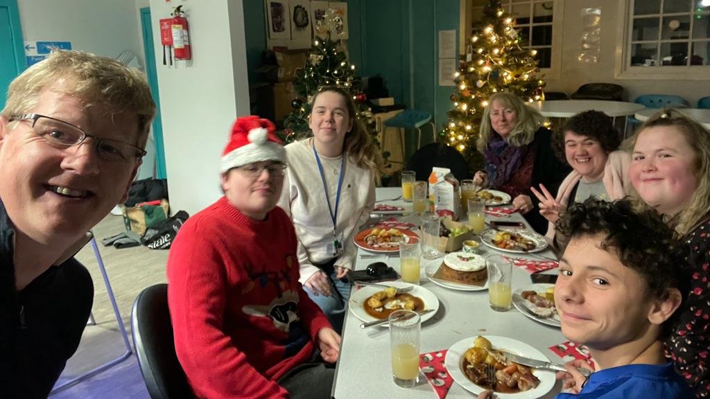 Hot meals and warm spaces bring our young people together to chat, learn skills and help each other. Double your donation with our Warm Spaces crowdfunder - please help us reach our target! crowdfunder.co.uk/p/mentoring-pl…