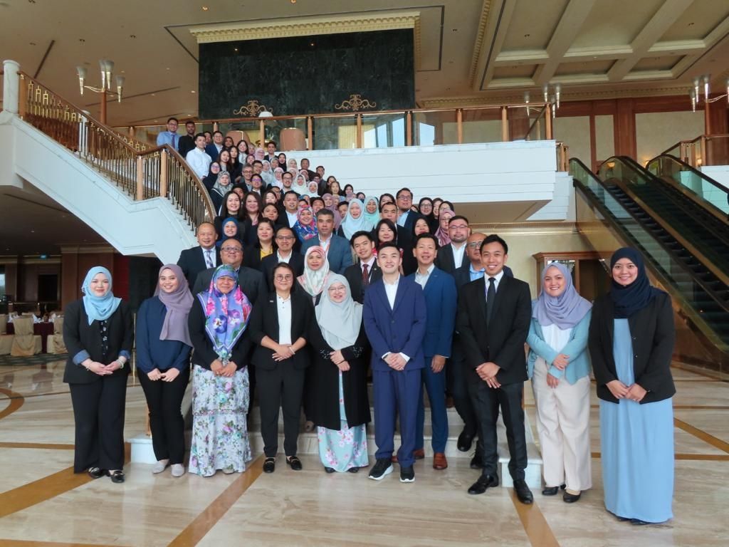 CIPDAsia's tweet photo. Exciting news - we just welcomed the first cohort of Darussalam Assets HR Business Partner graduates who completed a 13-week programme with real-life projects. Exciting times ahead for #HRtransformation! 🎓🌟 #HRsuccess #DarussalamAssets https://t.co/8poCDudhkA