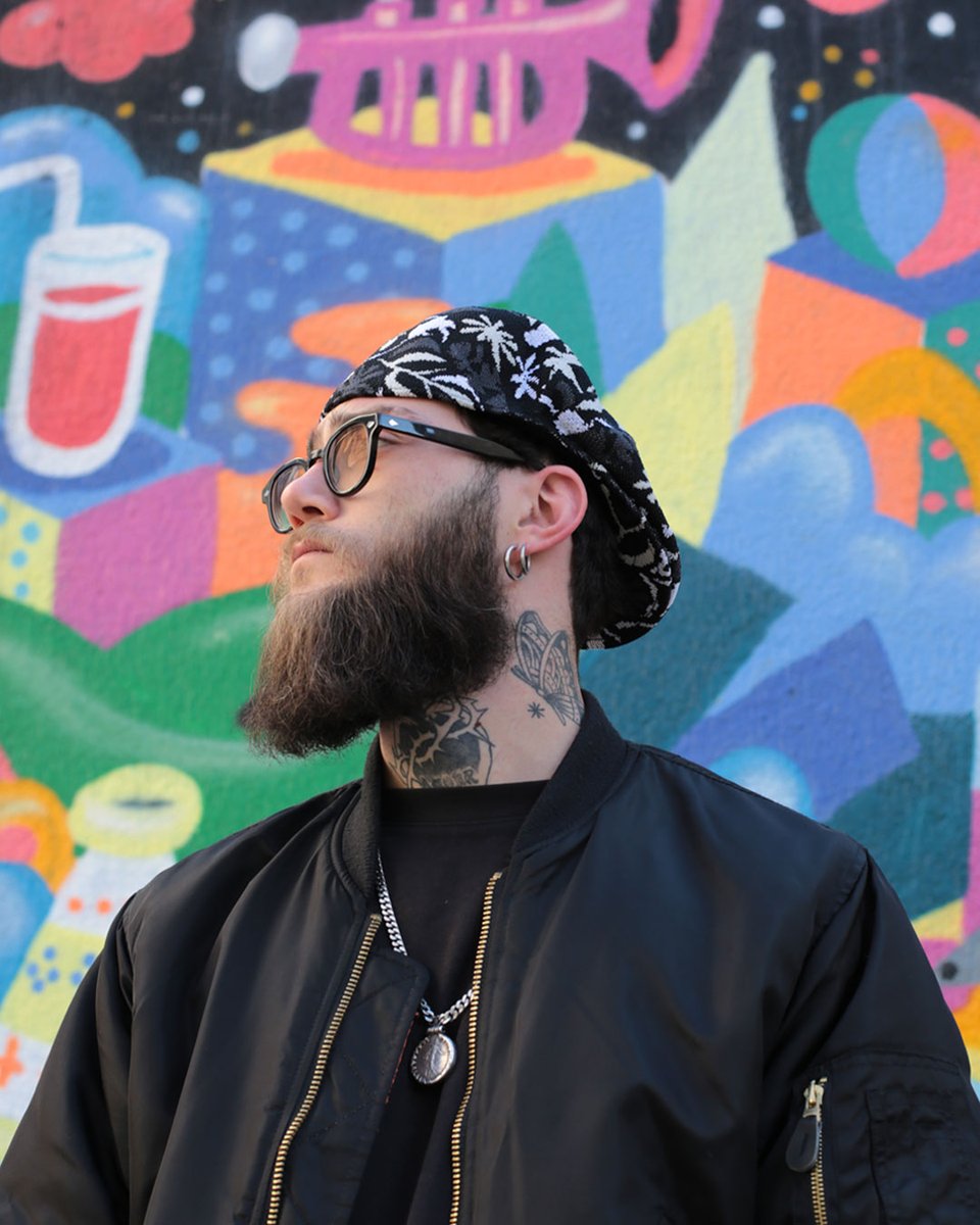 "The OG in iconic street style 👀

Un mélange de moderrnité et de classique des années 80, la marque Britannique Kangol ne cessera jamais de nous surprendre !

Découvrez le Street Floral 504 black de Kangol.

Déjà dispo sur headict.com

#headict #kangol #headwear