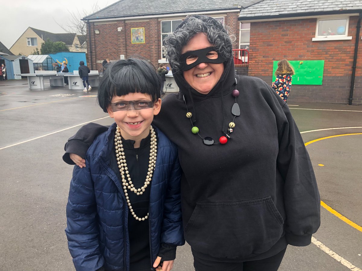 SullyPS's tweet photo. Gangster Granny meets Gangster Granny 👵🏼 @davidwalliams #SPSLLC #WorldBookDay https://t.co/jpweDQKq0s