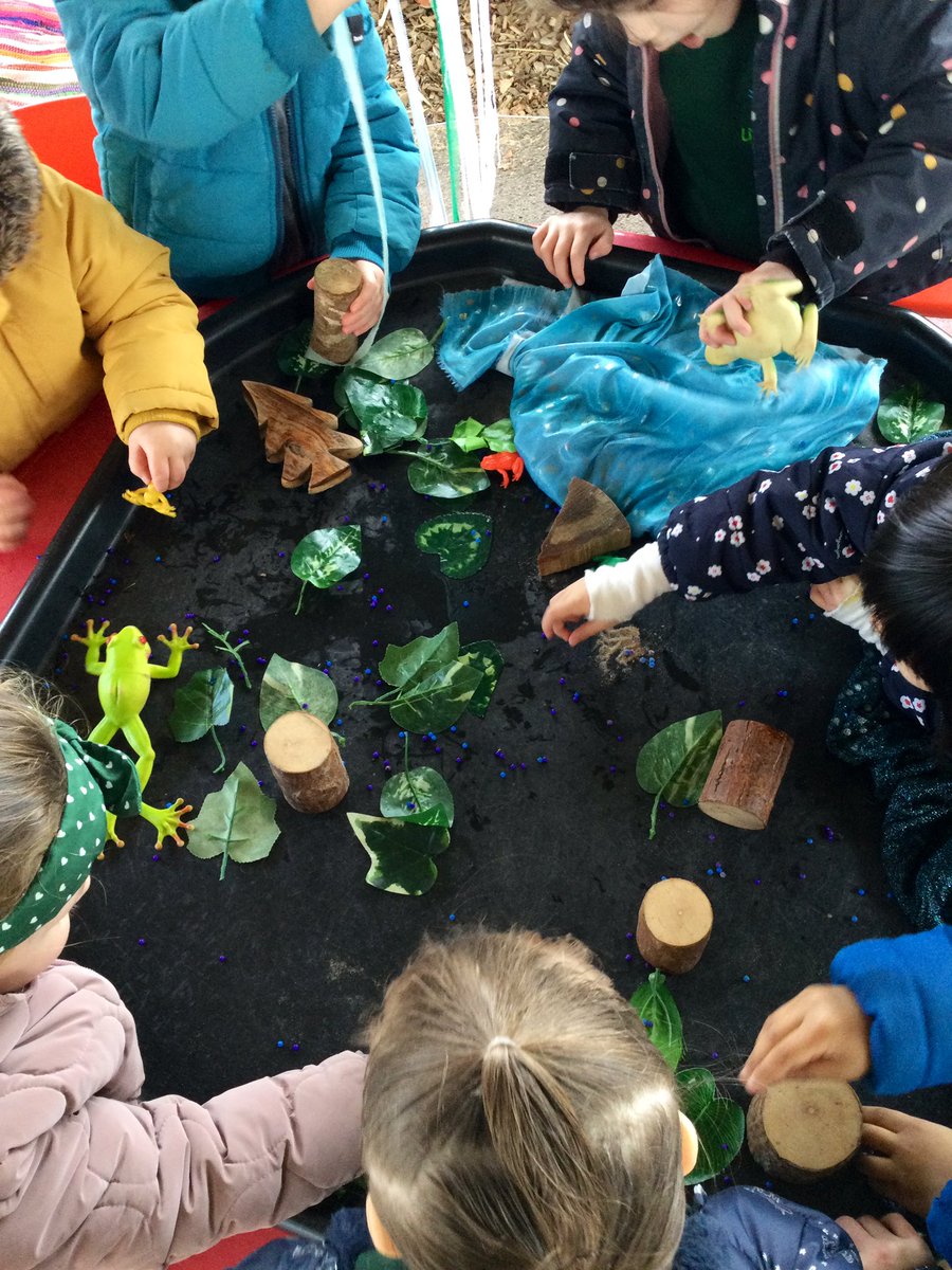 LittleForestNu2's tweet photo. This week we have been learning all about the life cycle of a frog! 🐸

The children imagined that water beads were frogspawn and put them in our frog tuff tray. https://t.co/DIHxROSwjG