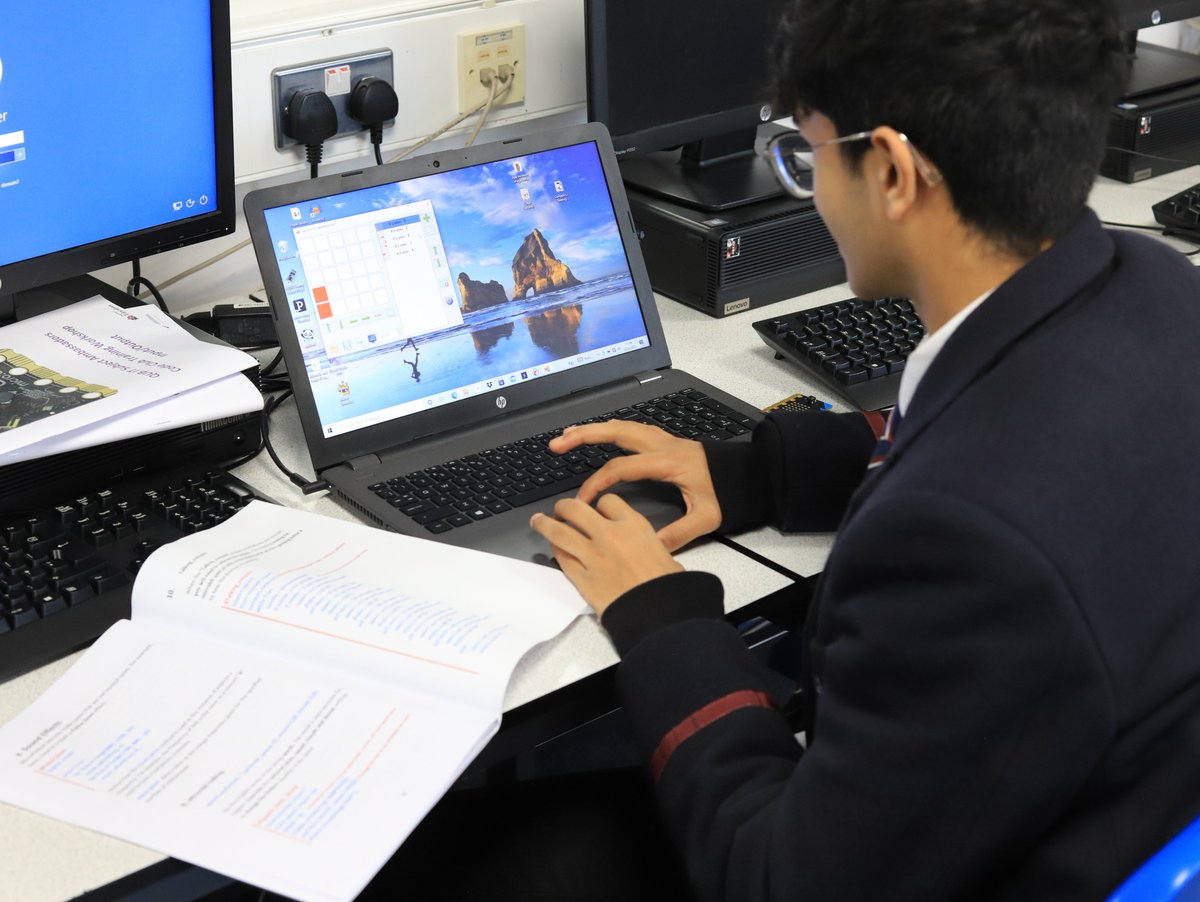 WHS_Computing's tweet image. Great to have @SentinusNI in recently to provide training for our Year 13 Computing ambassadors who have been running a Microbit club for Year 8.