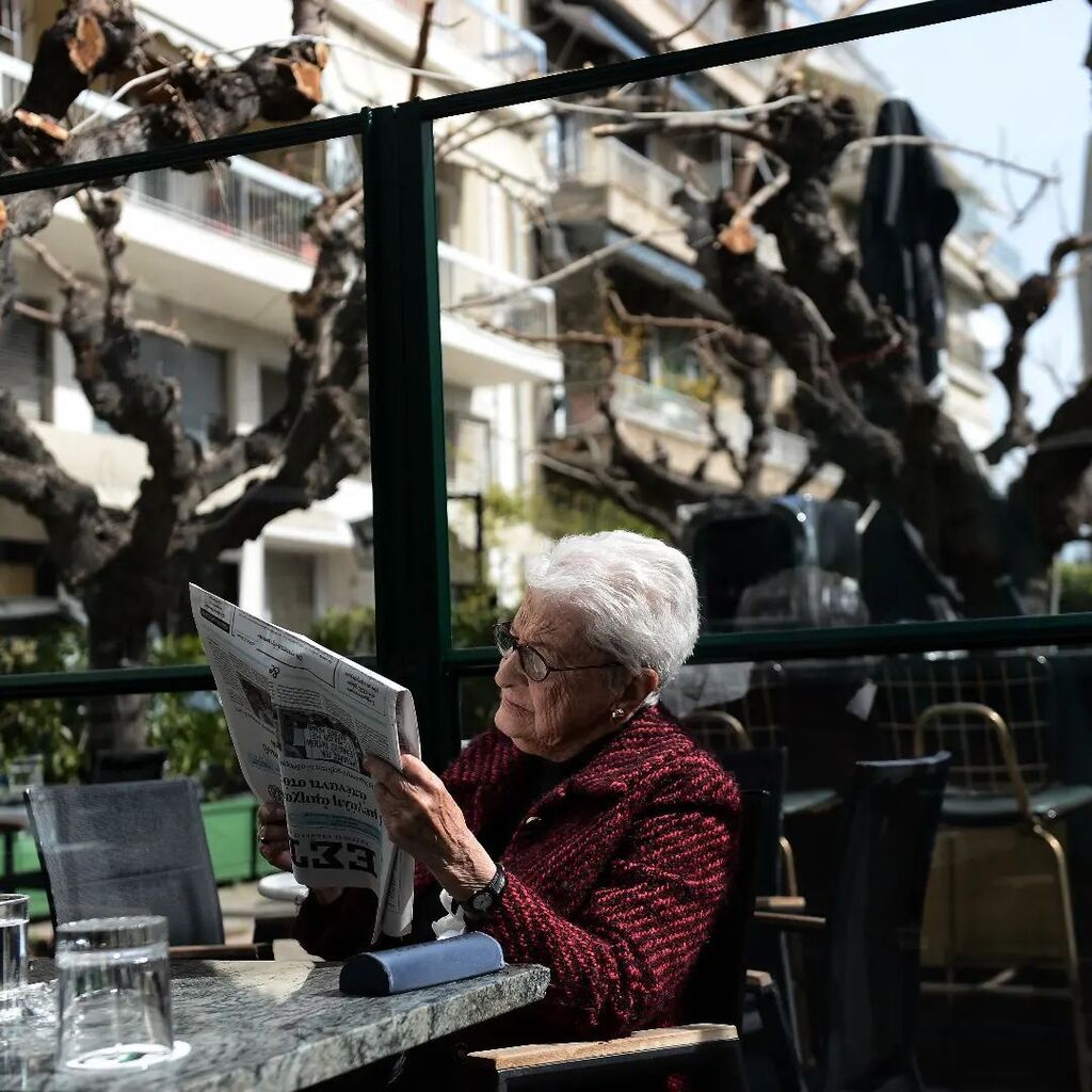 #photojournalism #newsphotography #reportagespotlight  #Athens #Greece #kolonaki 

#streetphotography #streetexploration
#lifeisstreet #fromthestreetswithlove
#lenseonstreets #streetphotographyinternational #streetphotographycommunity #streetphotographers #streatleaks

#docu…