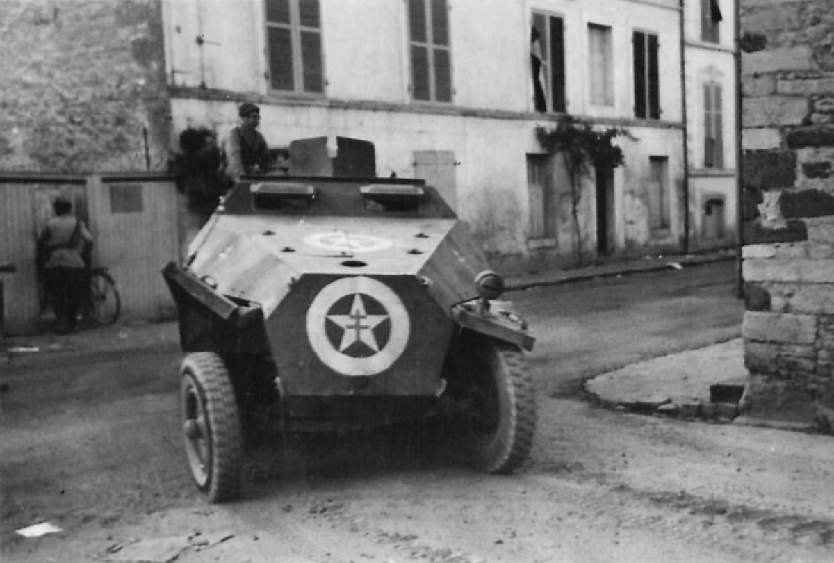 6thairborne's tweet photo. Weapons That Aren't Yours
French Resistance Maquis with German half track Sd.Kfz painted with Allied roundel with a cross of Lorraine
Sgt. Palmer AFPU
19th August 1944
IWM B9424
#WTAY https://t.co/IaXUmnHN0K
