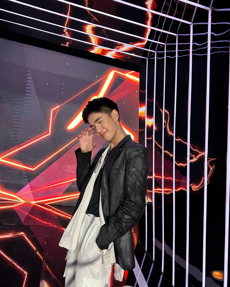 promkcy's tweet image. ได้ลองเป็นอัลฟ่าเเล้ว เก้าอี้นั่งสบายดี เเต่อากาศข้างบนเย็นไปนิด ลงดีกว่า 55555 #ProjectAlphaTHFinalEP #ProjectAlphaTH