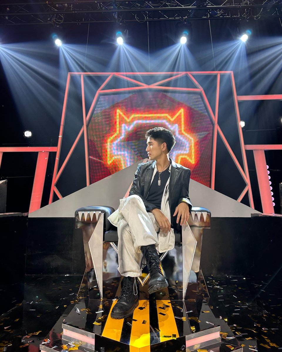 promkcy's tweet image. ได้ลองเป็นอัลฟ่าเเล้ว เก้าอี้นั่งสบายดี เเต่อากาศข้างบนเย็นไปนิด ลงดีกว่า 55555 #ProjectAlphaTHFinalEP #ProjectAlphaTH