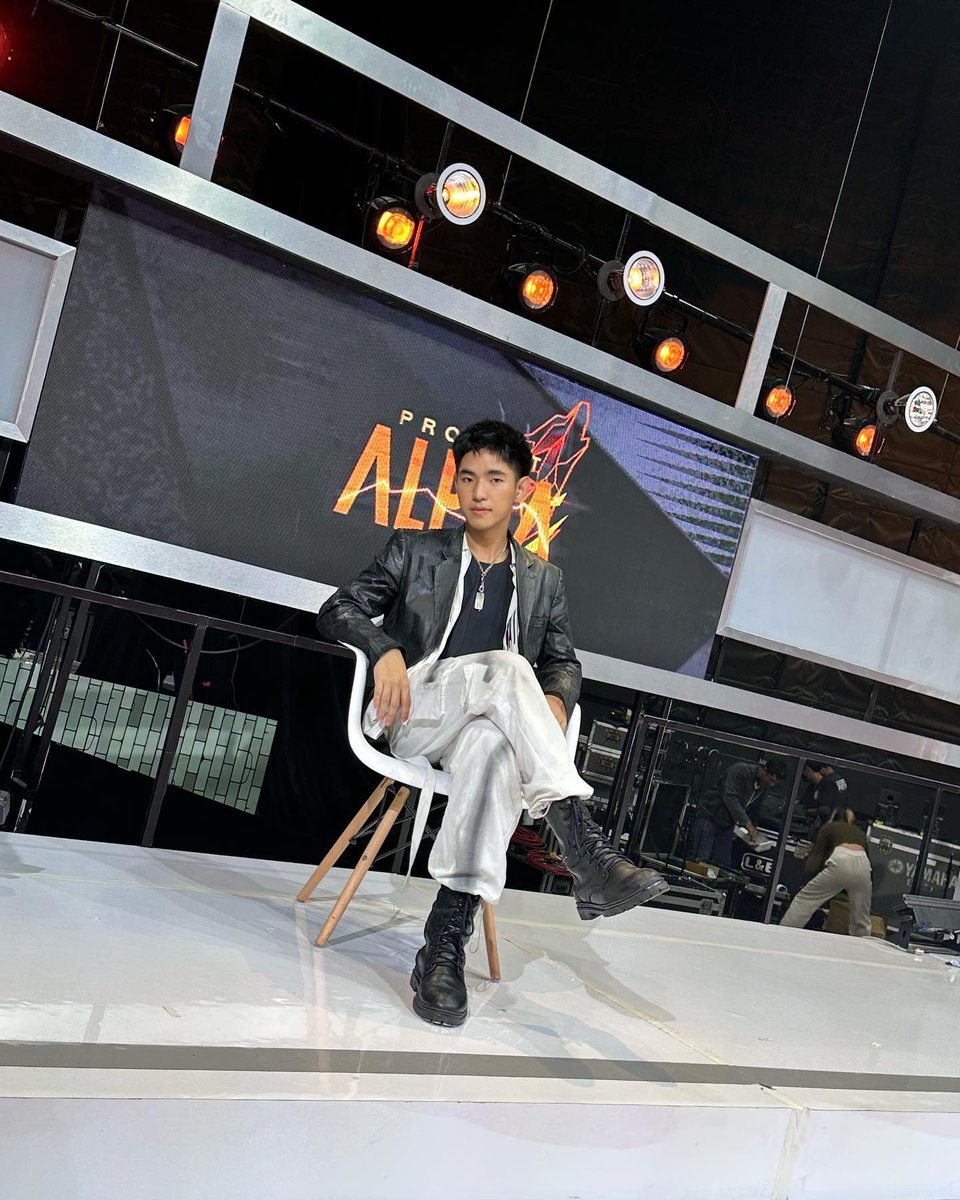 promkcy's tweet image. ได้ลองเป็นอัลฟ่าเเล้ว เก้าอี้นั่งสบายดี เเต่อากาศข้างบนเย็นไปนิด ลงดีกว่า 55555 #ProjectAlphaTHFinalEP #ProjectAlphaTH