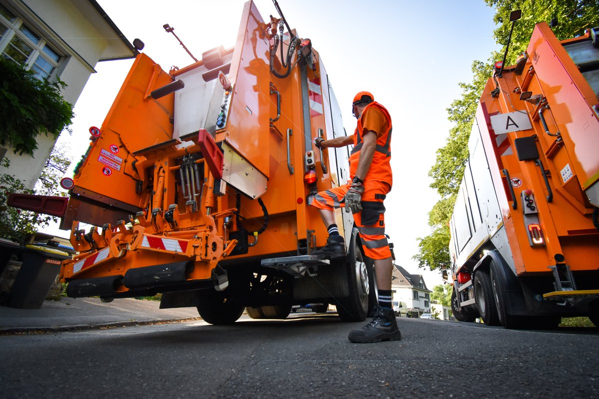 ⚠️Aufgepasst: Aufgrund des #Warnstreiks der Gewerkschaften morgen und Samstag fällt die Müllabfuhr der AWG #Wuppertal aus. Bitte keinen Sperrmüll und Tonnen rausstellen. Auch das Müllheizkraftwerk und die Recyclinghöfe bleiben geschlossen. Weitere Infos: awg-wuppertal.de/ueber-uns/aktu…