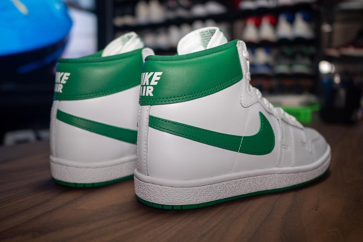 grigioalloy's tweet photo. - 今日のズック / TODAY'S KICKS -
「Nike Air Ship SP "Pine Green"」
先日END.で当選したエアシップ。
クラシカルでシンプルなデザインとカラーブロックも大変好み。
STYLE CODE : DX4976-103
#NIKE #AIRSHIP #PANEGREEN #END #ENDCLOTHING #SNKRS #SNEAKERS #KICKS #KICKSGRAM https://t.co/rhKWLTQqgc