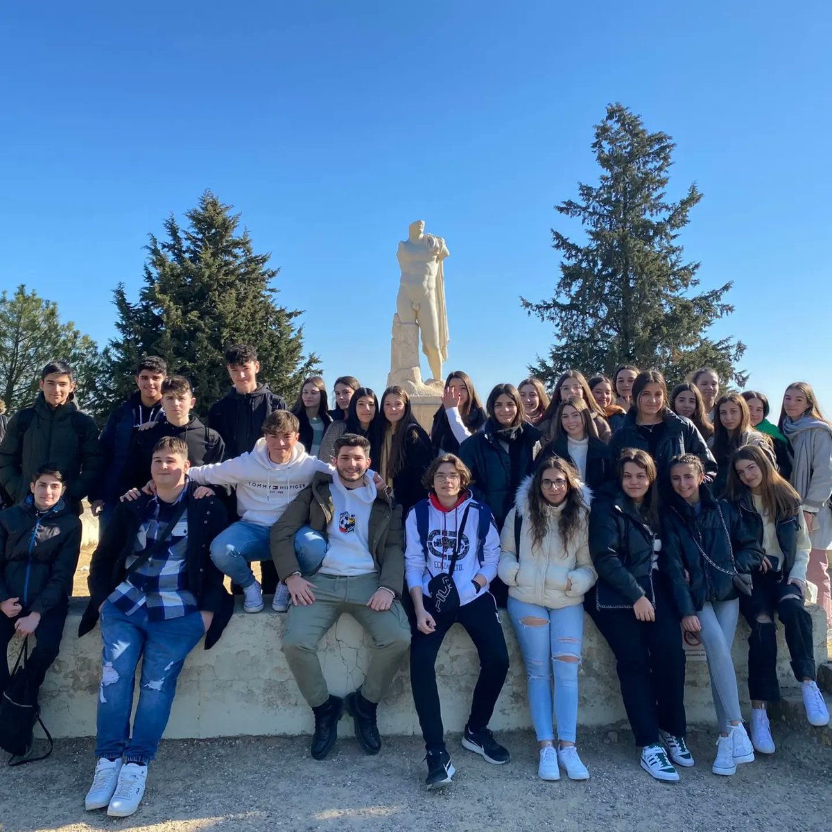i_bachiller's tweet photo. El pasado 1 de marzo los alumnos de Ciclo Formativo, Bachillerato y 4° de ESO visitaron Sevilla. Fue un magnífico día de convivencia y aprendizaje. https://t.co/OqS07DBjMB