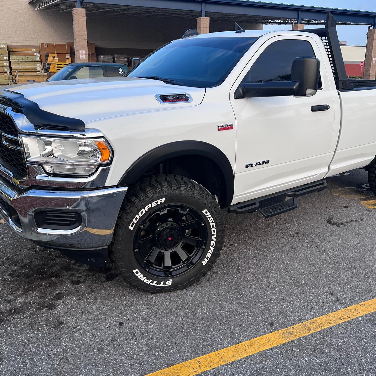 @ramtrucks 2500 on a set of @xdwheels. These are the XD style 852 in the size 20x10 offset -18 bolt pattern 8x165. 

Note: These will need a set of 14x1.5mm conical seat lug nuts to properly install. 

If you’re looking for a similar setup feel free to contact us direct.