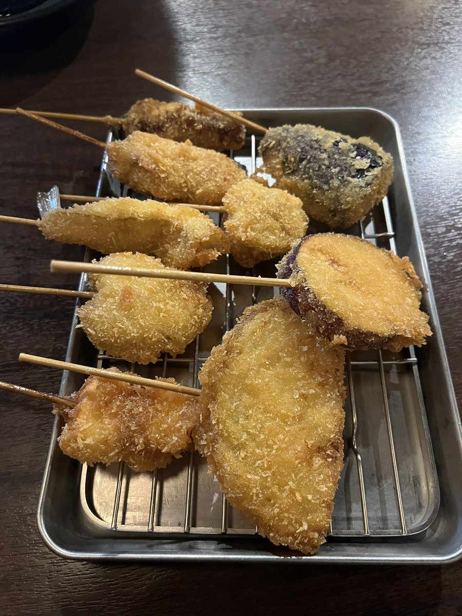 pulpul241's tweet photo. 大阪に来たので串カツを食べてみた https://t.co/jKQeph72OD