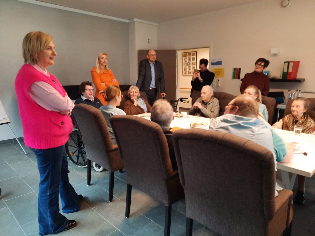 crevits's tweet photo. Om de kwaliteit van onze woonzorgcentra nog beter af te stemmen op de verschillende noden, hebben we de mening &amp; stem van hun bewoners nodig. Daarom investeren we in een grote bevraging. In Het Prieelshof hebben ze alvast een Bewonersparlement. Iedereen wordt gehoord! 👍 https://t.co/9ASBaPjm8I
