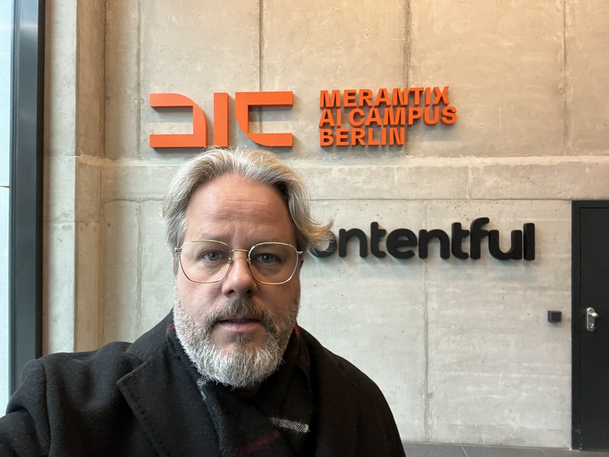 matthiasroder's tweet image. In Berlin, getting to know @tkluewer at K.I.E.Z. Künstliche Intelligenz Entrepreneurship Zentrum at @Merantix #AI Campus Berlin (Hello @nicolebuettner ✌️) Later, meetings with old and new friends at @BerlinPhil talking about new ideas for #Karajan Institute! #Innovation