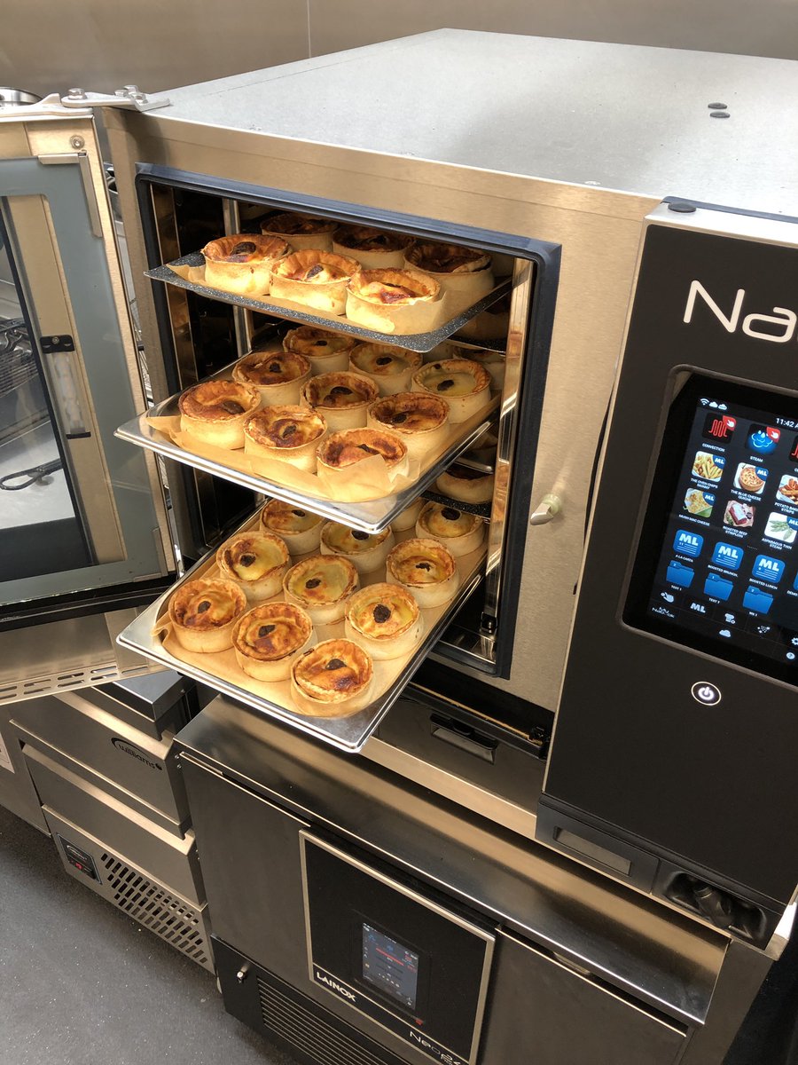 Seeing as it’s #nationalpieweek <a href="/FalconDevChef/">Falcon Chef</a> decided to make some for all the staff. 160 perfectly cooked pies in the <a href="/LainoxAli/">Lainox Ali S.p.A.</a> combi &amp; our FE2M convection oven, what’s more with our Connected Kitchen IOT we were able to measure how much energy was used to produce each pie!