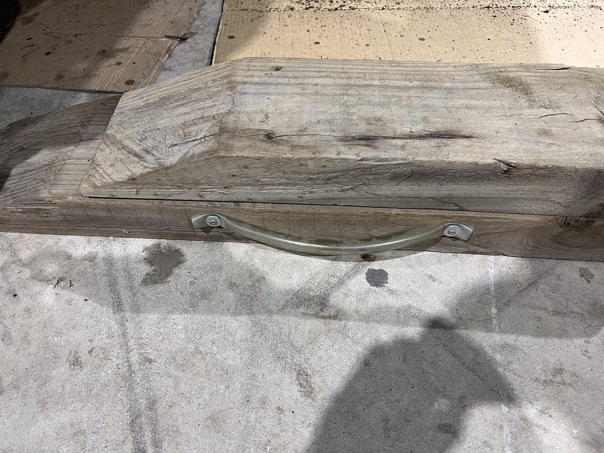 RodPohlner's tweet image. Found these blocks give you a bit more room to move when changing the oil and filters in the back end of the tractor, there great for the truck too and the handle on the block makes that bit easier too