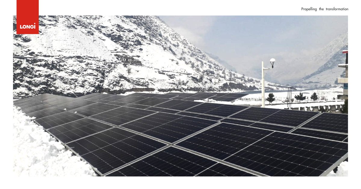 longi_solar's tweet photo. Check this out: #LONGiCase! Fiber network operator Wateen installed #LONGi #HiMO5 at a roadside fuel station in Chitral, Pakistan, reducing electricity costs and carbon emissions. The installation is promoting eco-friendliness and benefitting small businesses. https://t.co/H6C3Wgttid