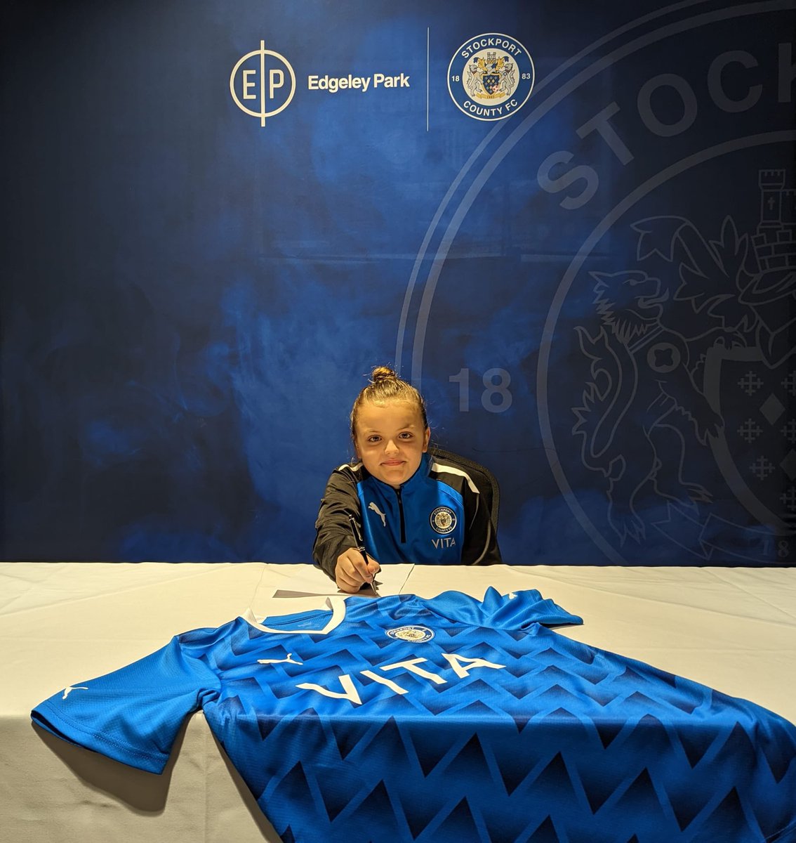 jb1goalkeeping's tweet photo. Congratulations to Dexter who has signed a one-year contract at Stockport County FC. It has been a pleasure to work with Dexter over the last 18 months, he approaches every session with tenacity, persistence and is an extremely professional individual.

Well done, Dexter. https://t.co/Z9Fp6nigXt