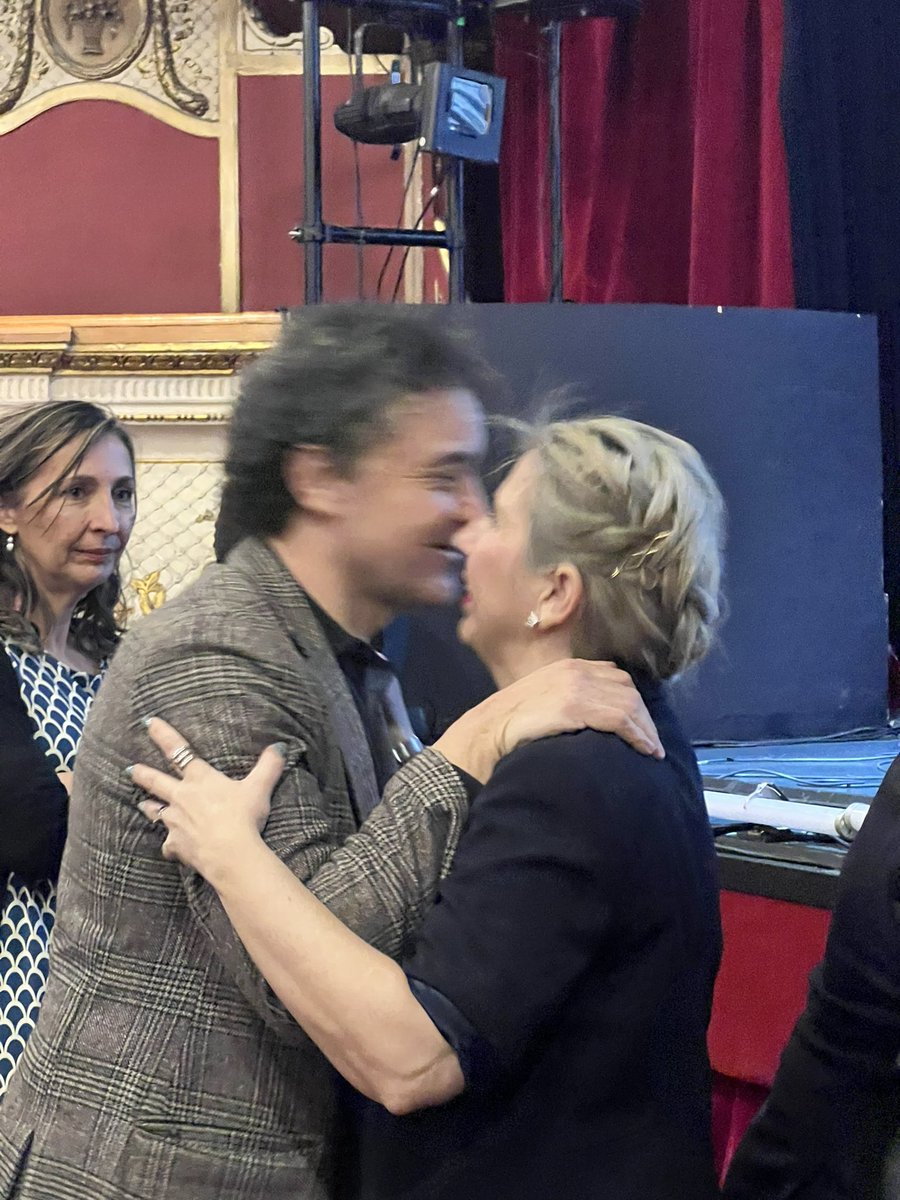 Entrega distintivos <a href="/sicted/">SICTED</a> <a href="/emilianoVLC/">Emiliano García</a> #guiaslocalesoficiales #turismosostenible <a href="/teatroolympia/">Teatro Olympia</a>