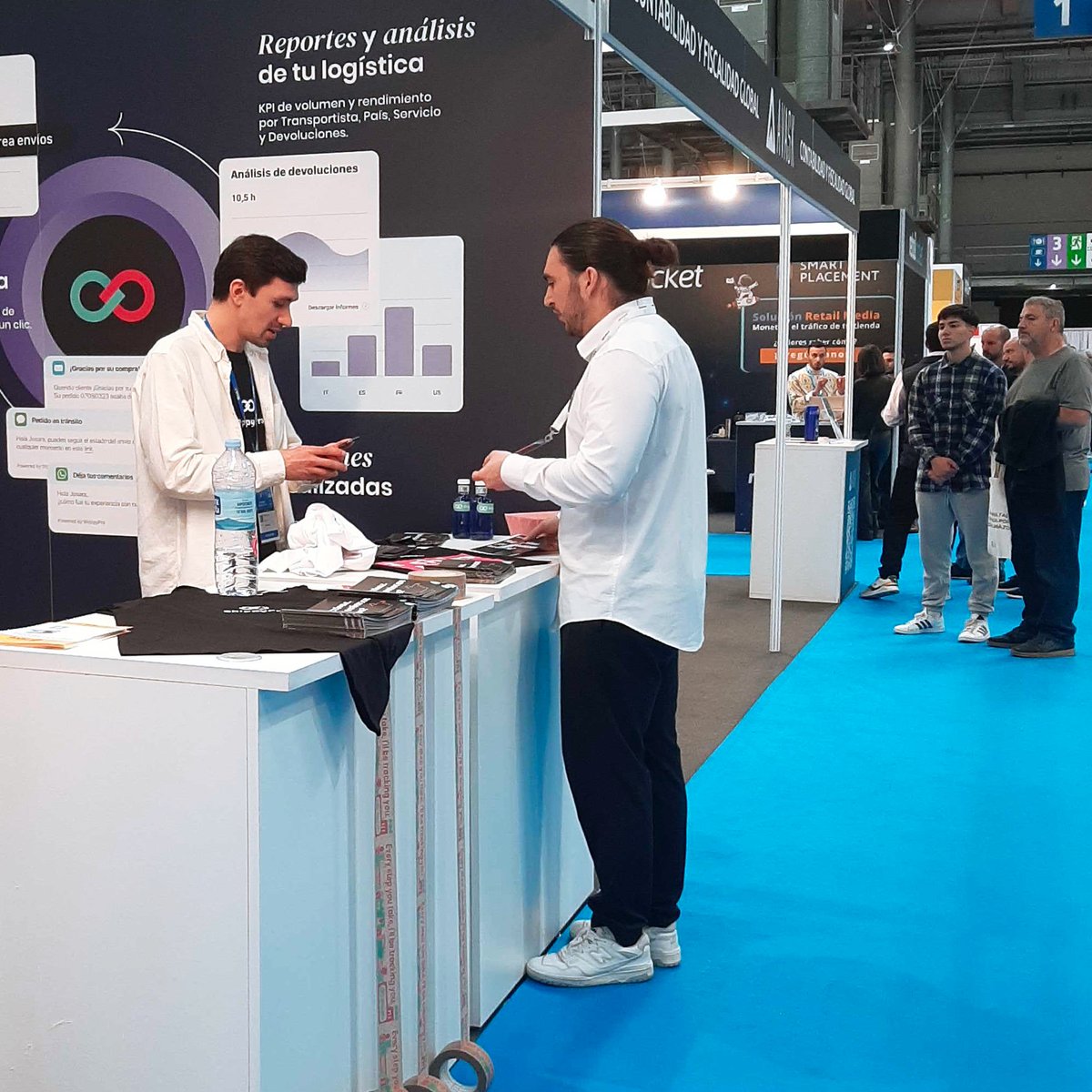 ShippyPro_'s tweet image. 🚀 🇪🇸 How amazing these two days at @eshowesp  have been!

We had insightful talks about shaping the future of #shipping and created e-commerce business strategies with the merchants who attended, thank you all.

Until next time, adiós Barcelona! 👋

#EShowBCN2023 #eShowBarcelona