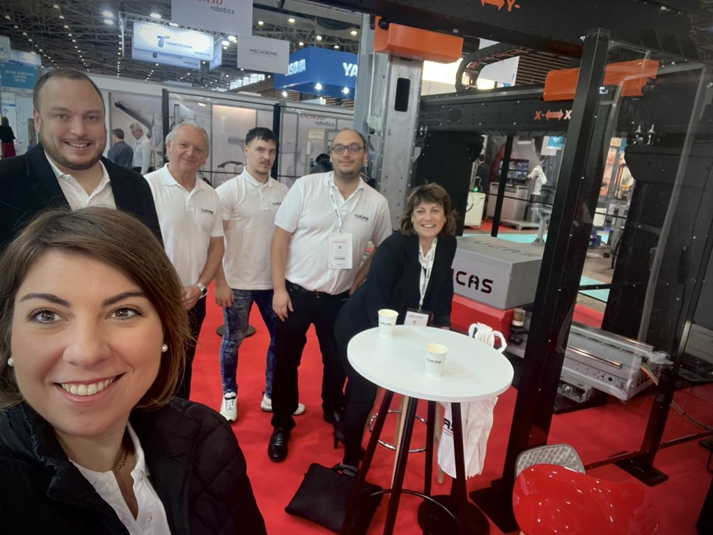 LUCAS (@lucasrobotic) on Twitter photo On attendait d’avoir l’équipe au complet pour vous faire une belle photo de groupe, depuis le <a href="/Salon_GI/">GLOBAL INDUSTRIE</a> à l’Eurexpo de #Lyon !
Avec notre robot de perçage #cantilever
📍4B202 - Univers Robotique On attendait d’avoir l’équipe au complet pour vous faire une belle photo de groupe, depuis le <a href="/Salon_GI/">GLOBAL INDUSTRIE</a> à l’Eurexpo de #Lyon !
Avec notre robot de perçage #cantilever
📍4B202 - Univers Robotique