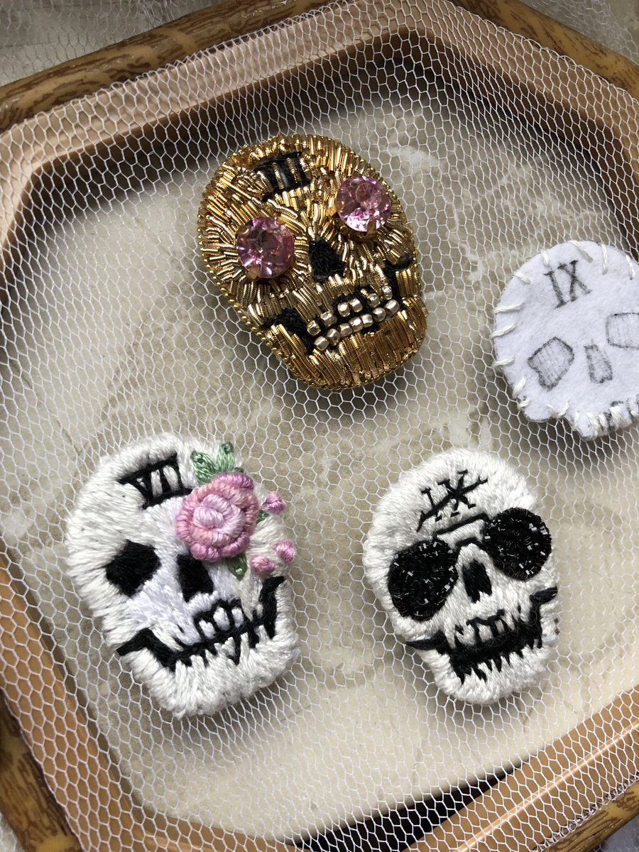 My #embroidery for the nine houses so far:
💀💎 Third house with goldworks and lavender crystals

💀🥀 seventh house with bullion rose

💀🕶️GIDEON with yarn embroidery and black check purl chip works

#GideonTheNinth #embroideryartist #StephCalation