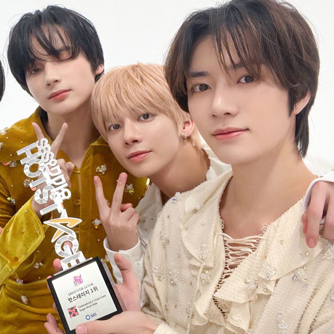 thinkbamu's tweet image. inkigayo hot stage 1st place 🫰