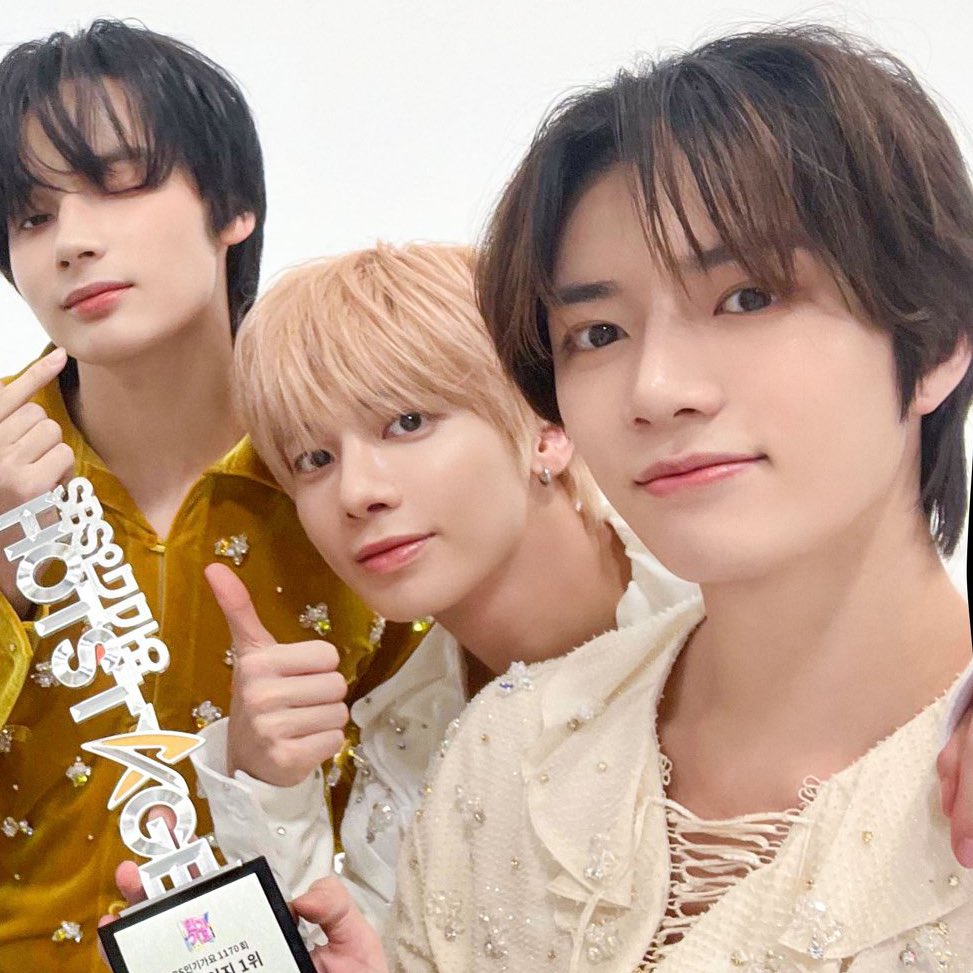 thinkbamu's tweet image. inkigayo hot stage 1st place 🫰