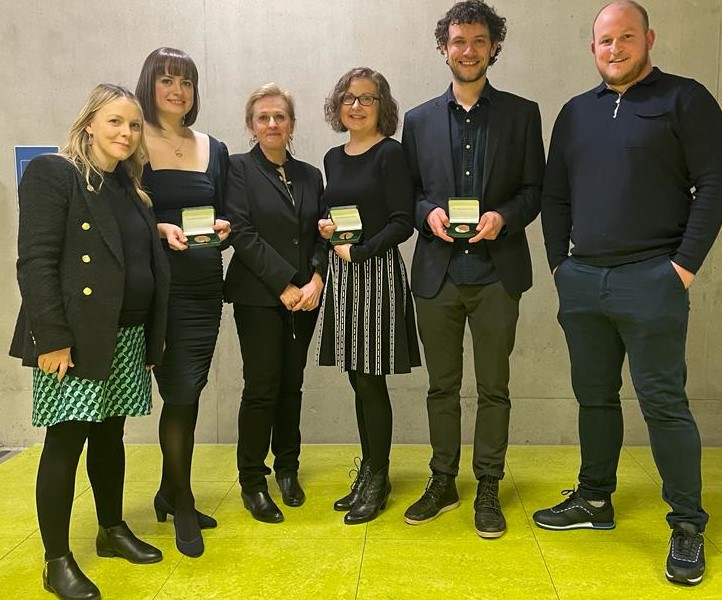 Congrats to @noteworthy_ie on @RafteryPrize social affairs for their series 'Tough Start' on the uphill struggle facing #TravellerChildren in healthcare, education, accommodation and justice across 7 articles, a podcast and live event bit.ly/3T3rl4n @DCU_SoC