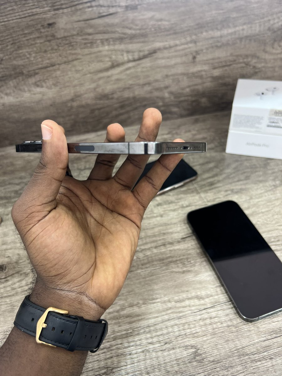 sja_electronics's tweet image. iPhone 12 Pro Max 512gb Factory Unlocked 🔋89% GH₵ 8,799

Option to SWAP
☎️055-328-9132