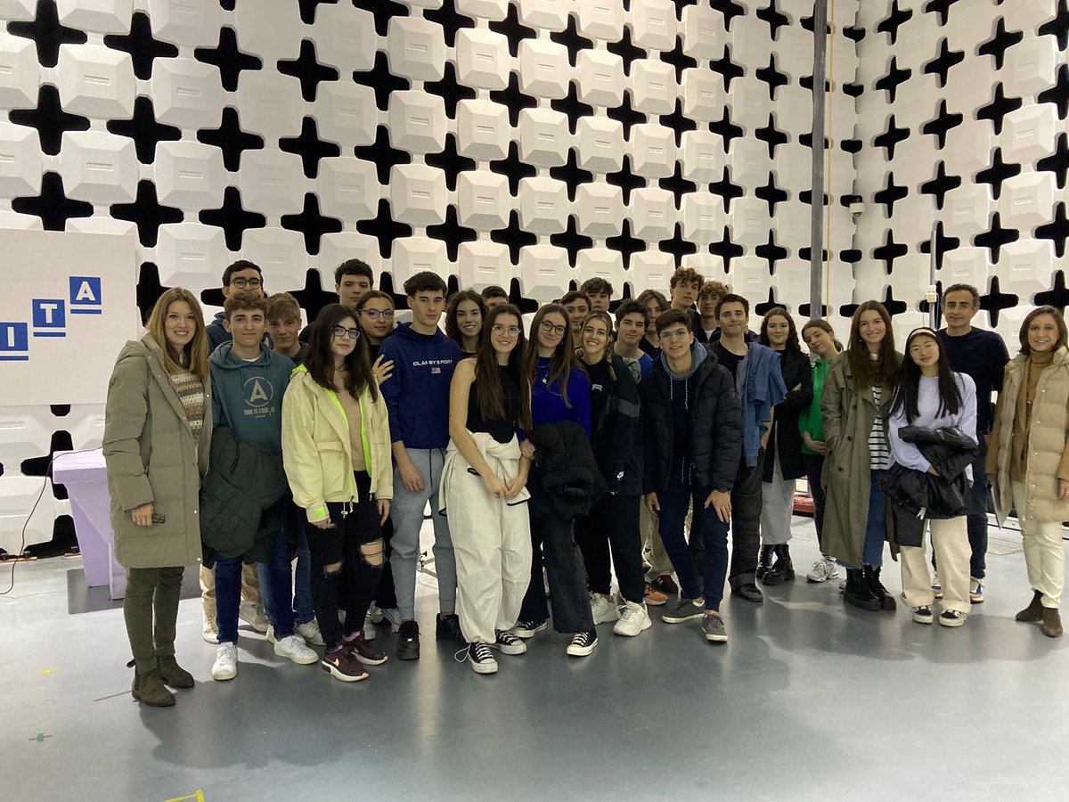 ITA_tecnologia's tweet image. #VisitasITAINNOVA2023
Hoy hemos recibido a alumnas y alumnos de 2º de Bachillerato Tecnológico del Colegio Alemán de Zaragoza.
Han conocido los #smartLabs de #IA y #robótica y la cámara semianecoica.

¡Os damos la bienvenida!