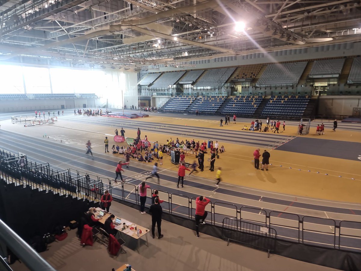 Glasgow Kelvin Sports level 5 NQ students assisting ActiveSchools Glasgow in citywide Primary School Athletics event! #sportsleaders  
Great vocational experience and brilliant event! Well done kids, students and staff involved👌 <a href="/GKCollege/">Glasgow Kelvin College</a> <a href="/PEPASSGlasgow/">PEPASS Glasgow</a>