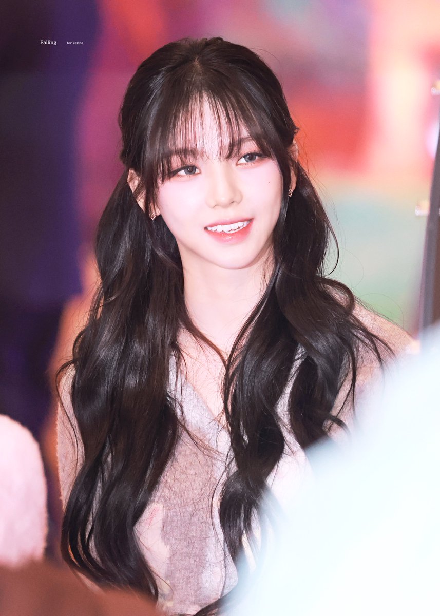 Falling_411's tweet photo. 230302 팝업스토어

#aespa #에스파 #KARINA #카리나 https://t.co/ysFdbIroT6