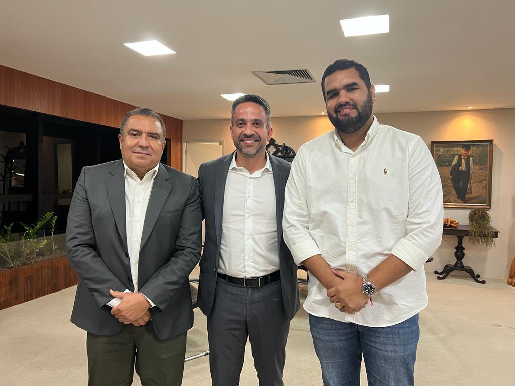 depinacioloiola's tweet photo. Durante encontro, na noite de ontem(8), no Palácio República dos Palmares com o governador Paulo Dantas e prefeito Tiago Freitas para tratar de assuntos relativos a obras estruturantes e sociais do município de Piranhas. https://t.co/UBDBLTuCri
