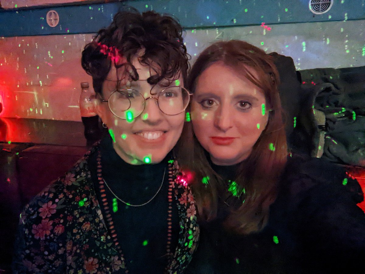 frontendfran's tweet image. Happy (belated) #IWD2023 to my amazeballs girlfriend. We met at @CodebarBristol last year as coaches. She&apos;s my kinda human inside &amp;amp; out and we build eachother up. 💙💃👭