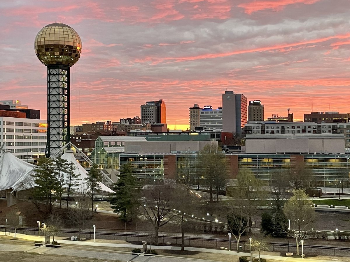 pdr4str's tweet photo. The final day of the 2023 @GCLInstitute at @UTKnoxville started with a beautiful sunrise and ended with a surprise visit from City of Knoxville Mayor @indyakincannon who shared her thoughts on nature-based solutions for green communities. https://t.co/yYczKFEdS5