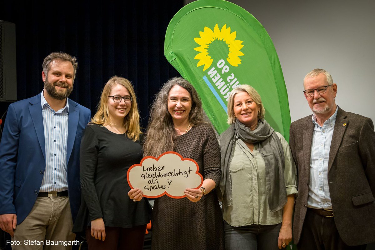 Und zum Abschluss des Weltfrauentags ging's gestern nach Germering zu den Grünen, zu meinem Vortrag 'Lieber gleichberechtigt als später!' Danke für die wunderbaren Gespräche danach, liebe Sophie Schuhmacher, Lisa Stockmann, Christian Huber ! 🌻
#Frauentag #EmbraceEquity #IWD2023