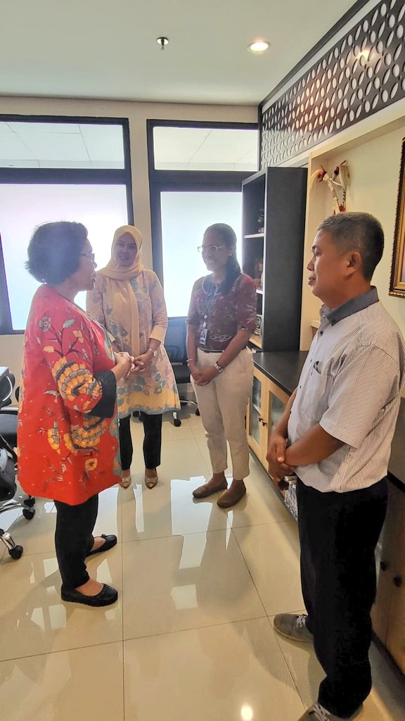 Siang tadi Pengurus Besar menerima perwakilan Forum Guru P1 Pembatalan di Gedung Guru Indonesia. PGRI turut berempati atas nasib 3.043 Guru P1 yg dibatalkan penempatannya oleh Pemerintah. PGRI mendorong agar Surat Pengumuman Pembatalan Penempatan Guru P1 oleh Dirjen GTK dicabut.