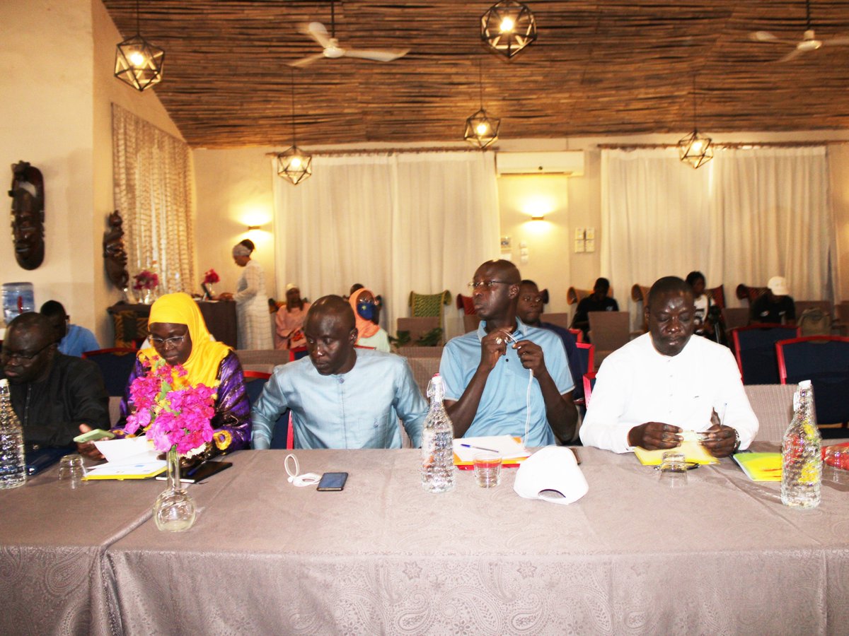PNUDSenegal's tweet photo. Faire des zones frontalières des piliers du #PlanSenegalemergent
Rencontre @MDCESTSN @NdiobeneKa @ProgrammePuma & @OnuSenegal ➡️ Echanges sur la collaboration pour renforcer la #securitehumaine et l’#equiteterritoriale
#developpementcommunautaire
#PSE
#Agenda2030
@UNDPAfrica https://t.co/hl3r1vrh1M