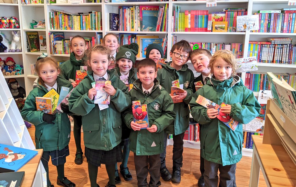 We had a lovely visit from @StColSchool today. Junior 2 used their tokens to each choose a World Book Day book to take home 🧡

 Thanks for coming J2 and I hope you all enjoy your World Book Day books 📚

 #WorldBookDay #newbooks #schoolvisit #kilmacolm